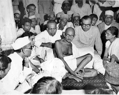 [Mahatma Gandhi and Moslems - Photo]